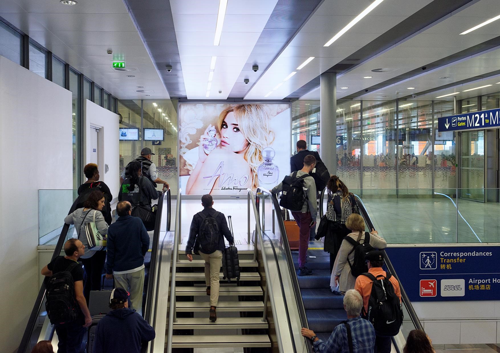 affissione pubblicitaria aeroporto di Parigi