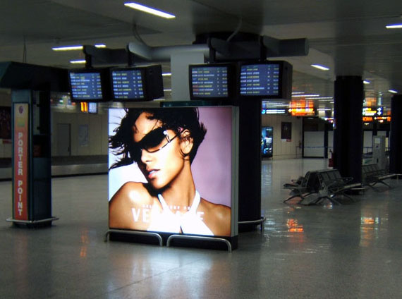 impianto luminoso di alta qualità all'aeroporto di Roma Fiumicino