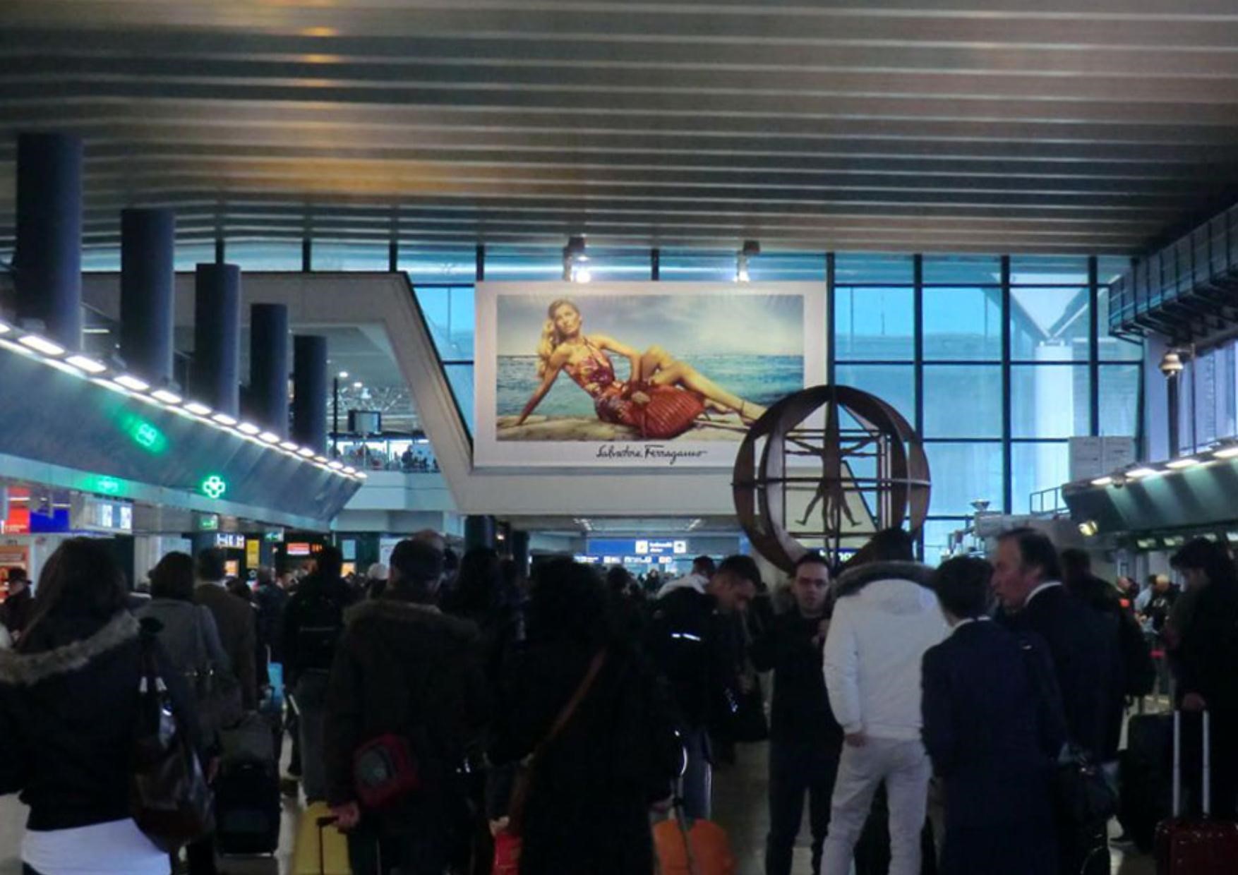 banner pubblicitario in aeroporto a Roma