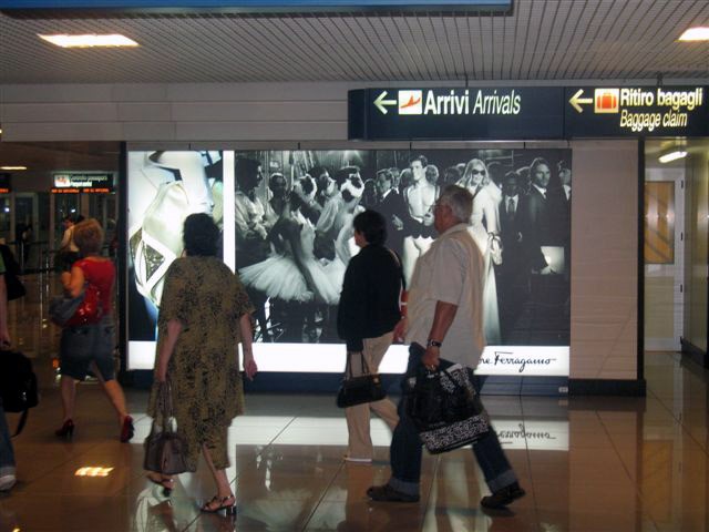 affissione luminosa aeroporto di Roma