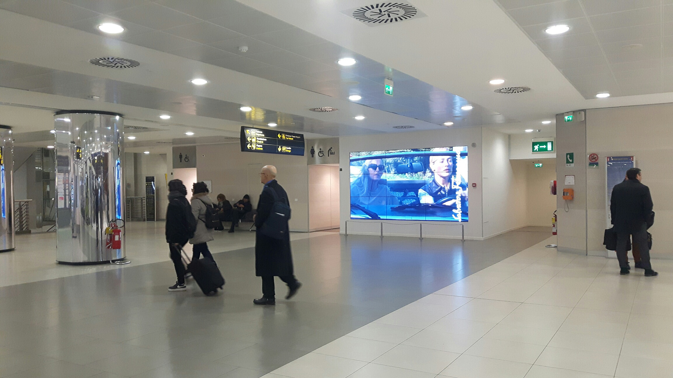 videowall per la pubblicità in aeroporto a Firenze